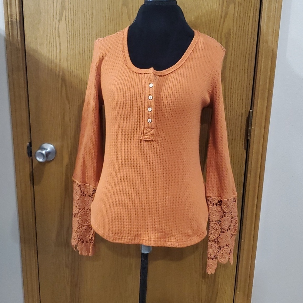 Nwt miss me rust crochet detailed waffle knit top